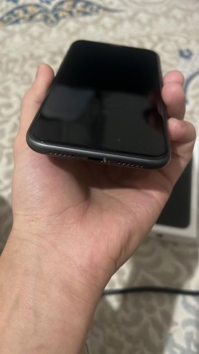 Продам Айфон 11 б/у