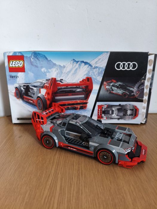LEGO Speed 76921 - Masina de curse Audi S1 E-Tron Quattro, 9+ ani