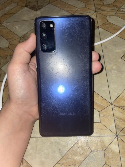 Samsung S20FE продам