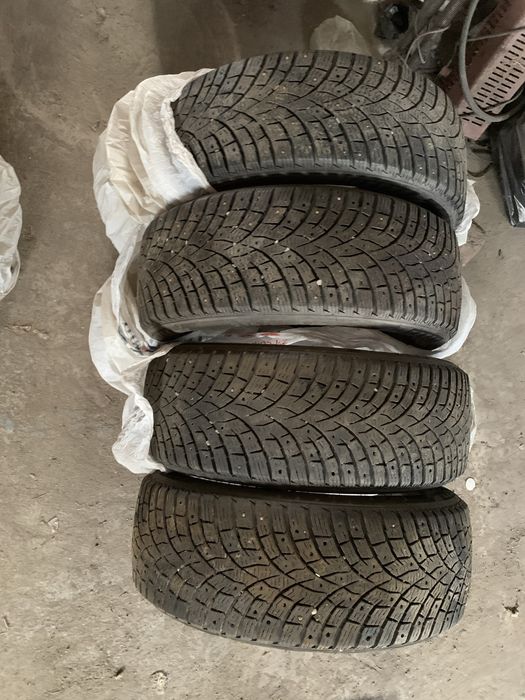 Продам б/у шины 215/55/17