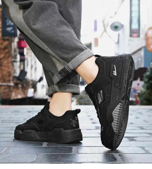 Продам новые кроссовки