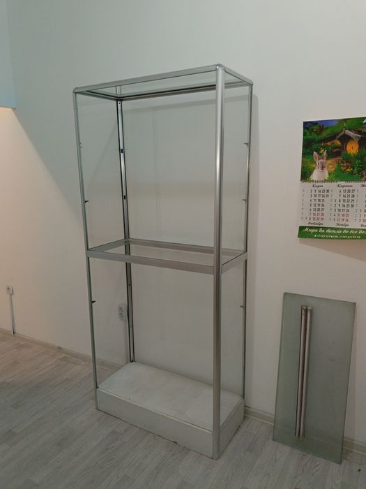 Витрина стеклянная