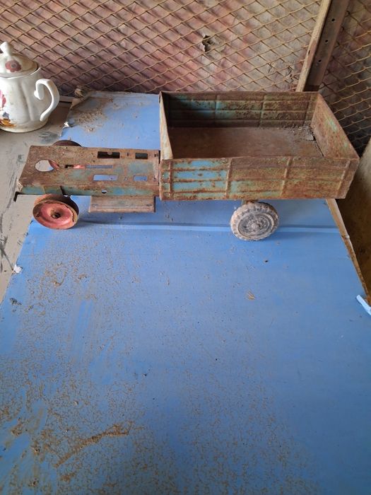 Машина игрушка жесть