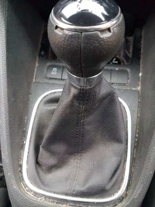 Timonerie cu Sufe si Ansamblu Schimbator Viteze Cutie Manuala in 5 Trepte VW Golf 6 2008 - 2013