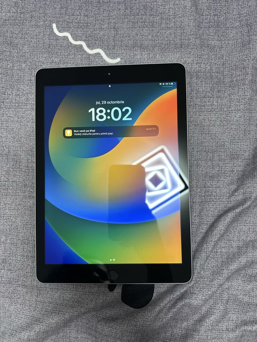 iPad Apple generația a 5-a Model A1822, 128 GB, Wi-Fi + Bluetooth