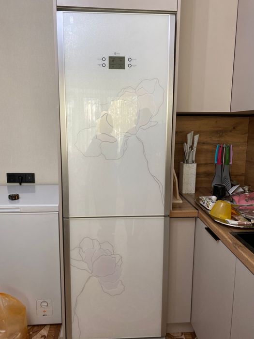 Срочно продаём холодильник LG! Цена ниже рынка.