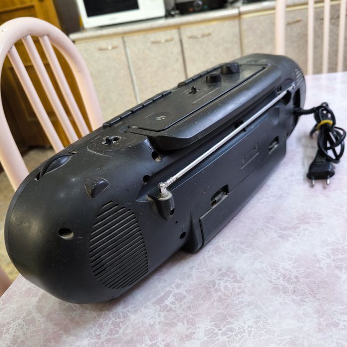 Магнитола Philips AW7250 — ретро бумбокс в рабочем состоянии