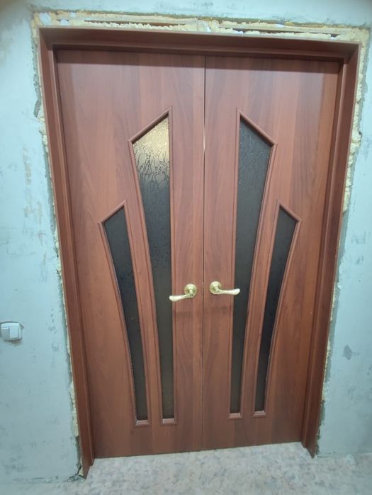 Продам межкомнатные двери 8шт.