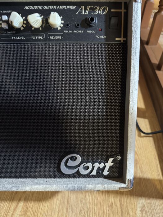 Продам комбоусилитель