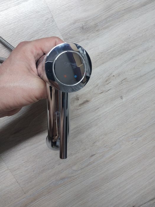 Смеситель Grohe для умывальника.