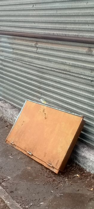 Продам железную дверь