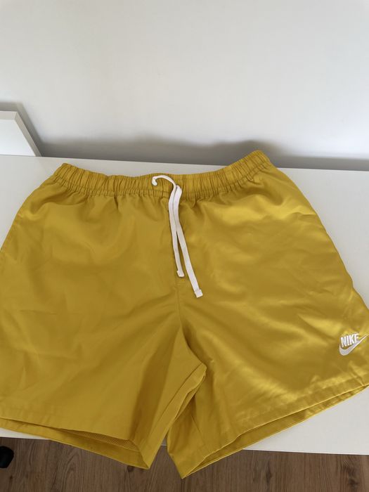 Nike къси панталони за плуване и волейбол, чисто нови.