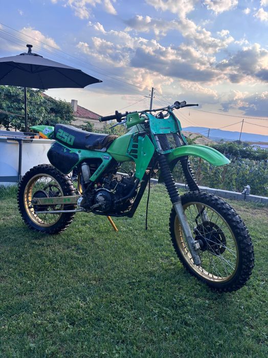 Kawasaki k250 shumen всичко е налично по мотора