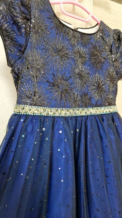 Платье нарядное на 5-7 лет