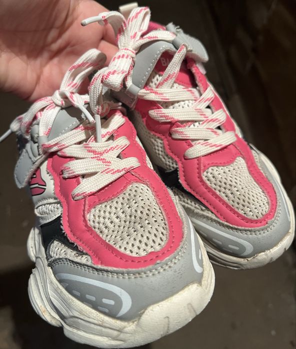 Кроссовки легкие