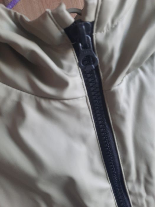 Продам куртку осень весна 10000