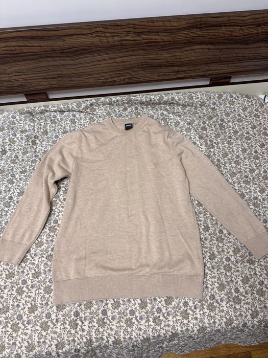 Boss hoodie………..