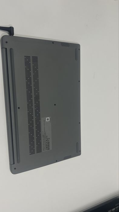 Lenovo IdeaPad 1 – Procesor Pentium Quad-Core (4 nuclee)