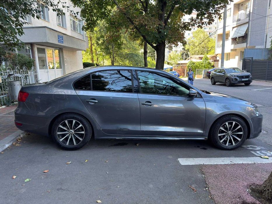 VOLKSWAGEN Jetta 2012 — imagine 3