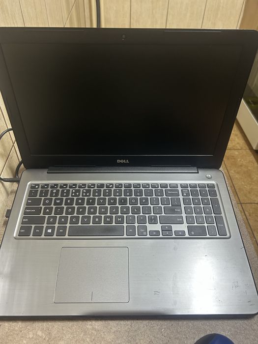 Vand laptop dell inspirion 5567