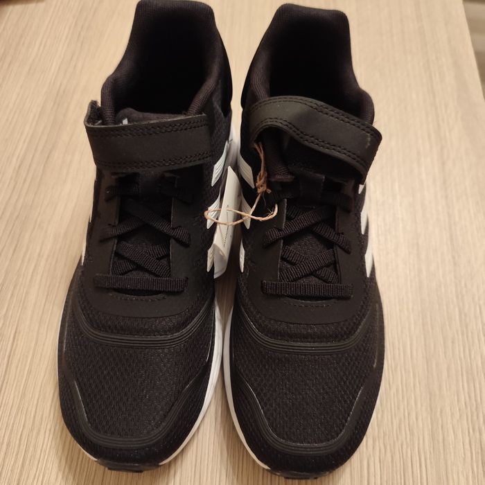 Чисто нови маратонки адидас