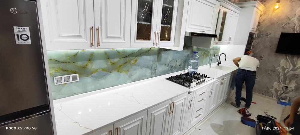 Oshxona Mexmonxona va Ofislar uchun Akrilniy Tosh