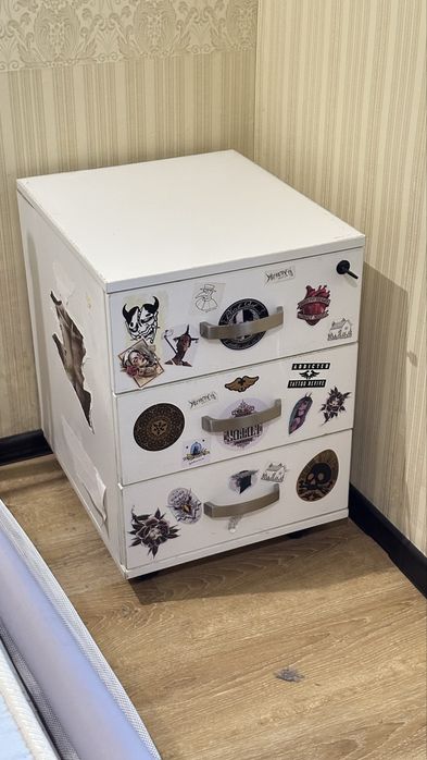 Комод белый с замком