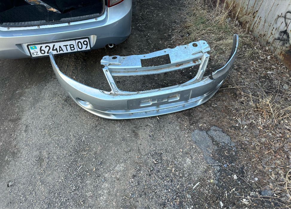 Продам кузовные детали гранта