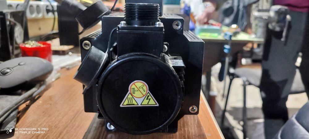 Серводвигатель переменного тока.