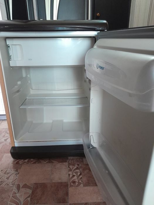 Продаётся компактный холодильник