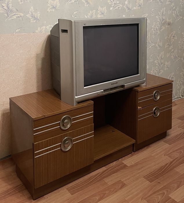 Тумбочки, телевизор