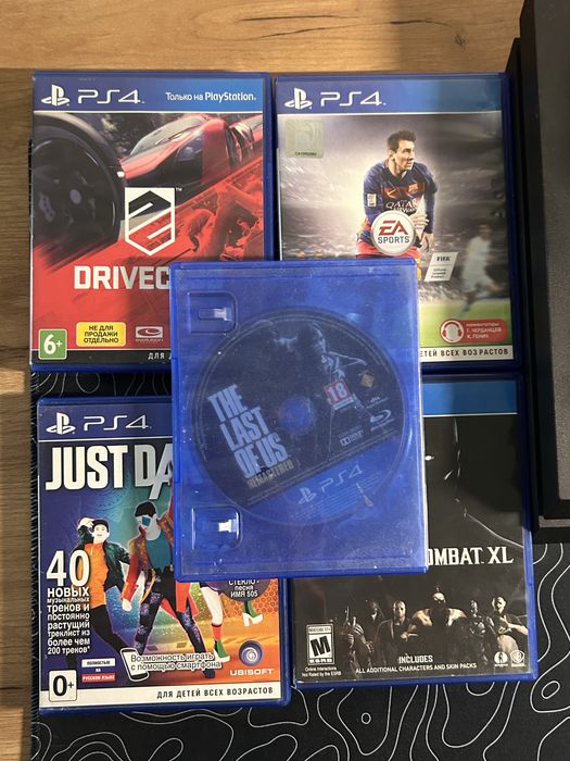Продаю PlayStation 4 срочно!!!