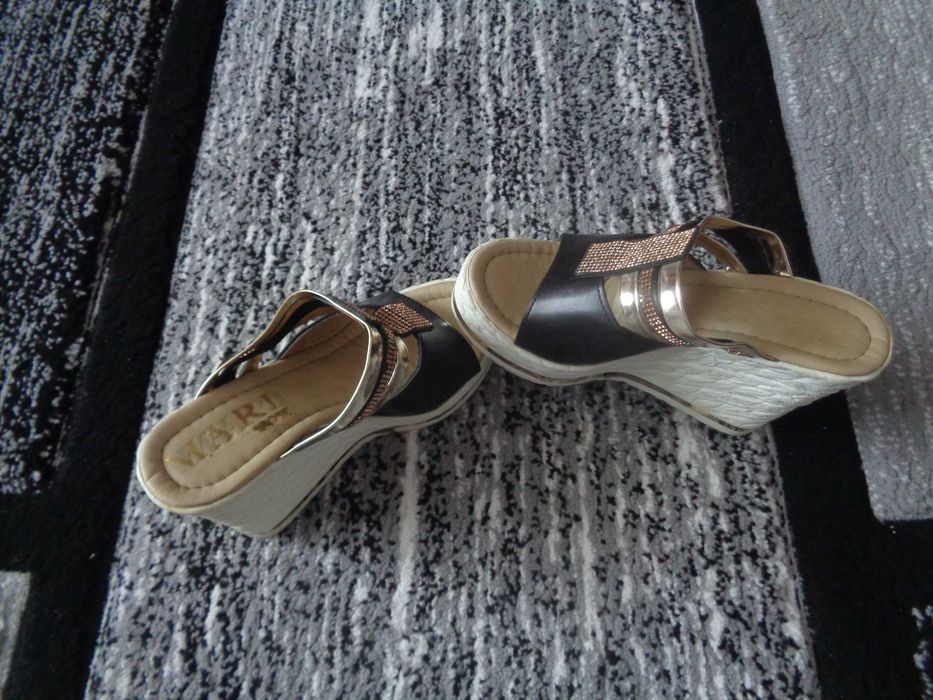 Vand saboti cu platforma.