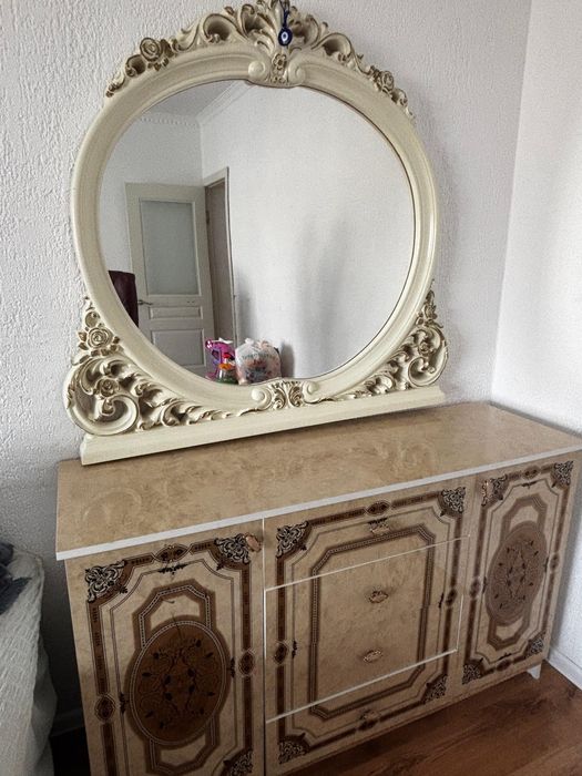Комод с зеркалом