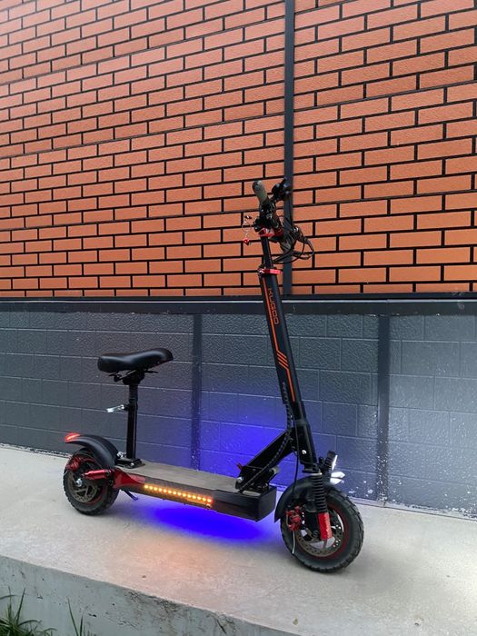 Продам самокат Kugo m4 pro