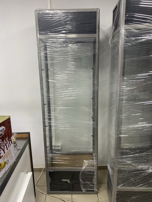 Новые Витринные стелажи с полками