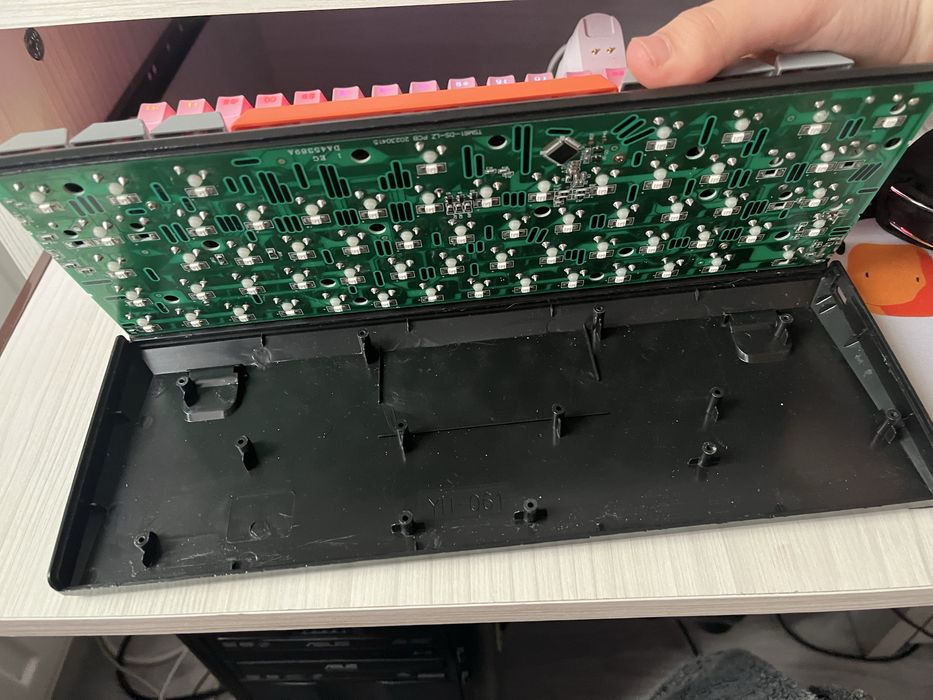 Tastatura scorpion red switch defecta