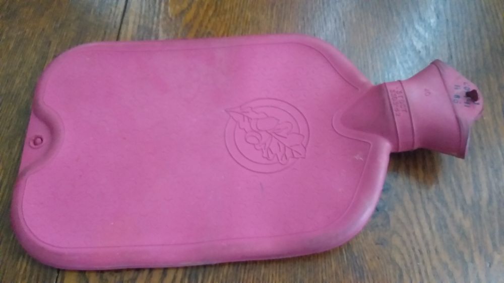 Нитки, грелка резиновая, звонок