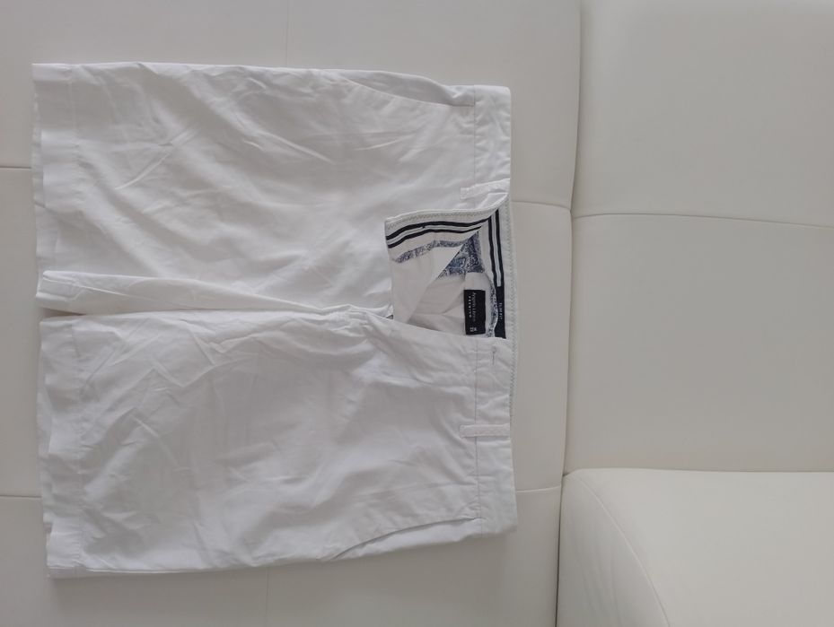 Vând bermude bărbătești ,C &A,produs de calitate,ca și noi.