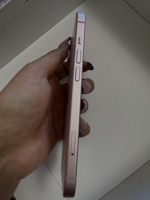 Iphone 15 pink 128gb на гарантии