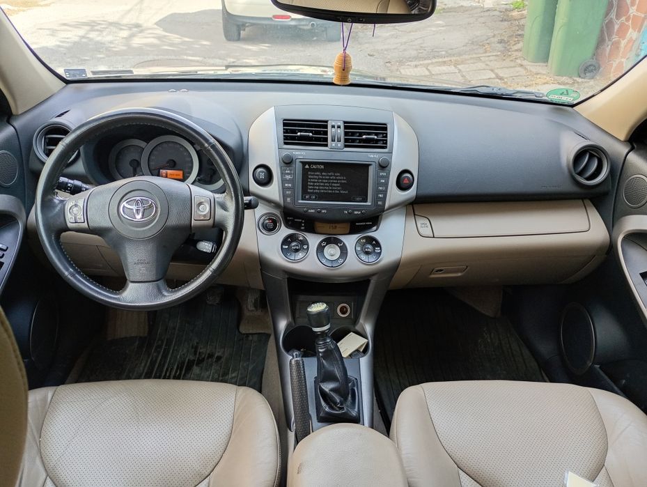Тойота RAV 4 не зарежда