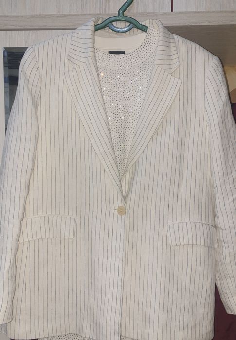 Женский пиджак с футболкой