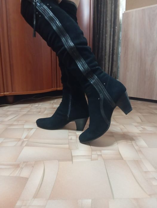 Продаю ботфорты женские