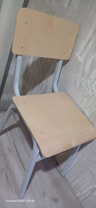 Парта стулчаси билан