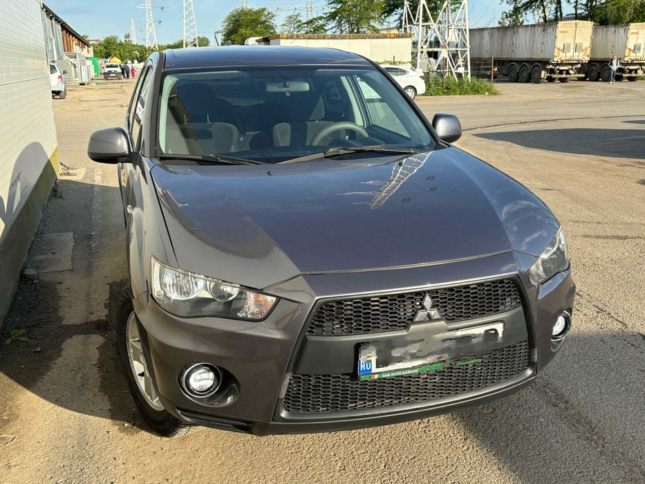 Mitsubishi Outlander 2