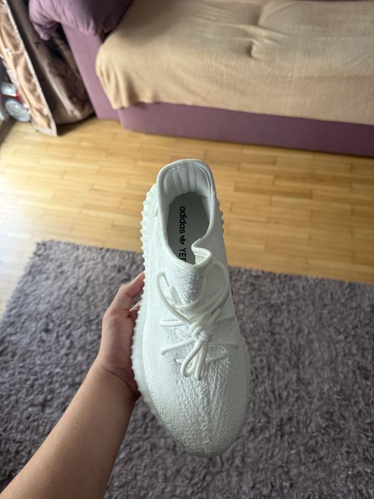 Yeezy 350 albi perfecti pentru vara