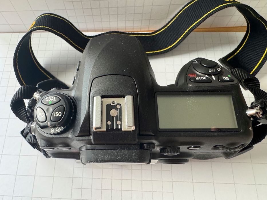 Nikon D200 – aparat foto DSLR cu senzor CCD, stare ca nouă