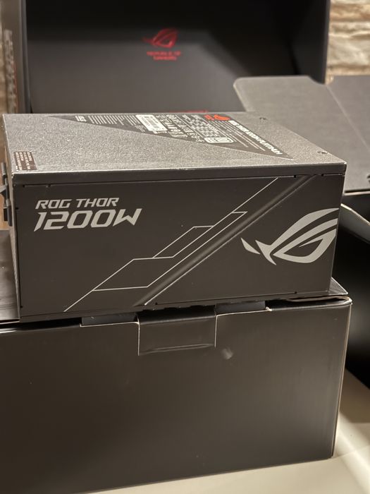 Захранване ASUS ROG-THOR-1200P ROG Thor 1200W Platinum Aura OLED