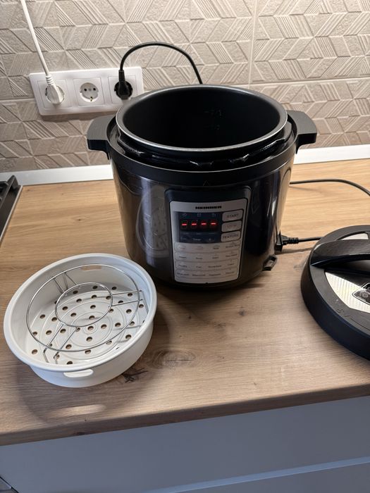 Multicooker Heinner Alacarte 3.8L, 1000W, Gătire sub presiune, 14 programe, stare foarte bună