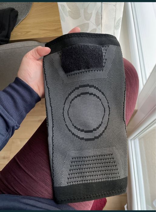 Наколенка със стягащи ластици